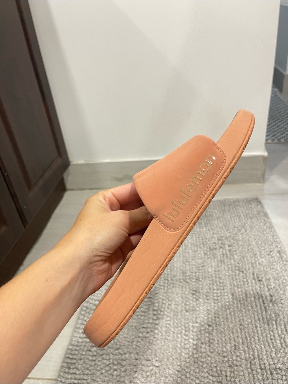 Lululemon Womens Restfeel Slides
Cacao women’s size 7 peach pink tone - Picture 3 of 11
